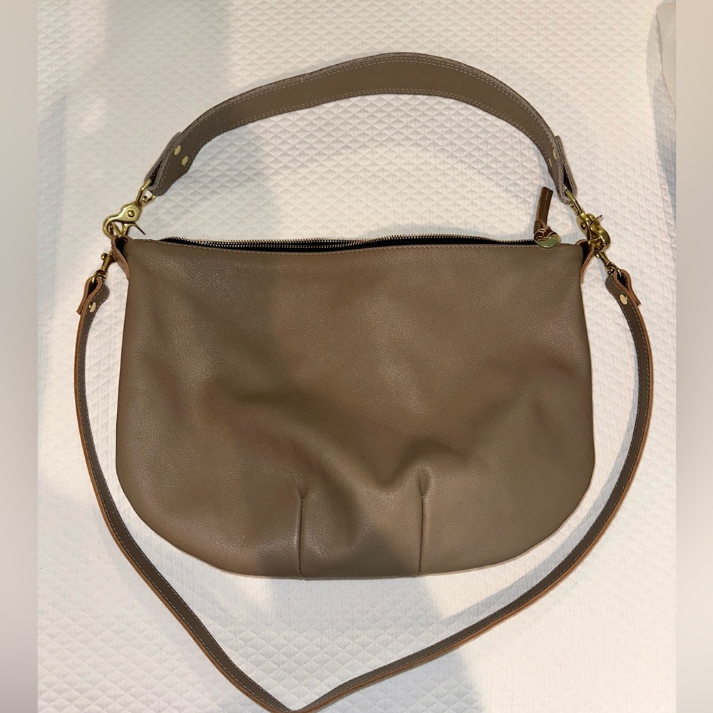 EUC Clare V. Moyen Messenger